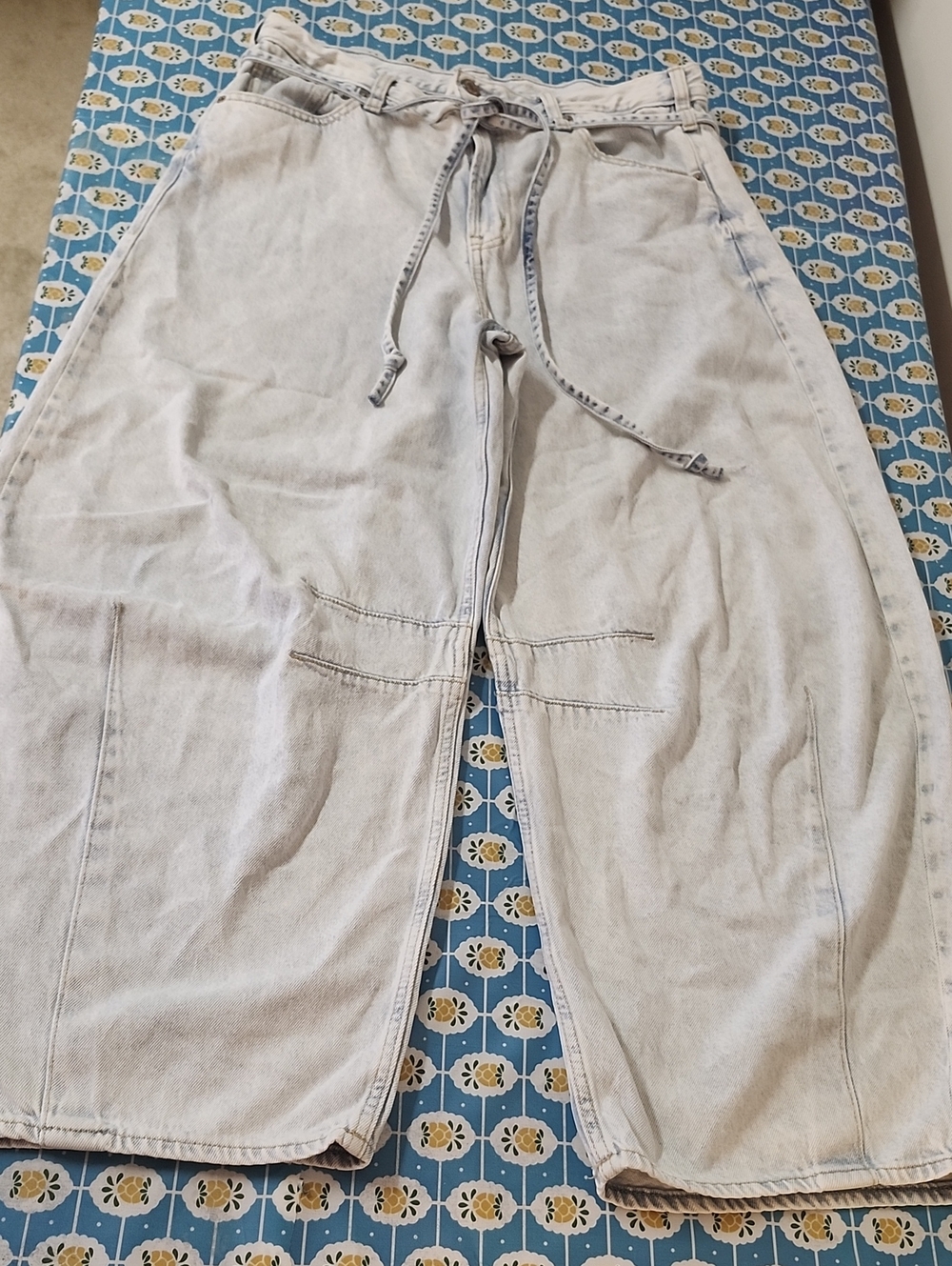 Gap Horseshoe Highrise Barrel Jeans Size 31 / 12R Light Wash